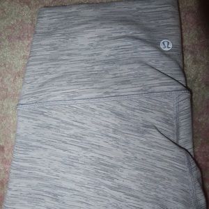 Size 6 Lululemon leggings 28’